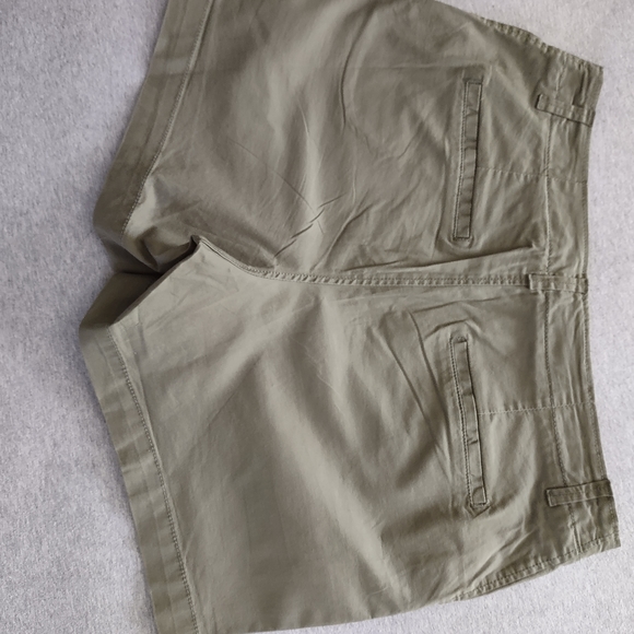 Shorts - Picture 2 of 4